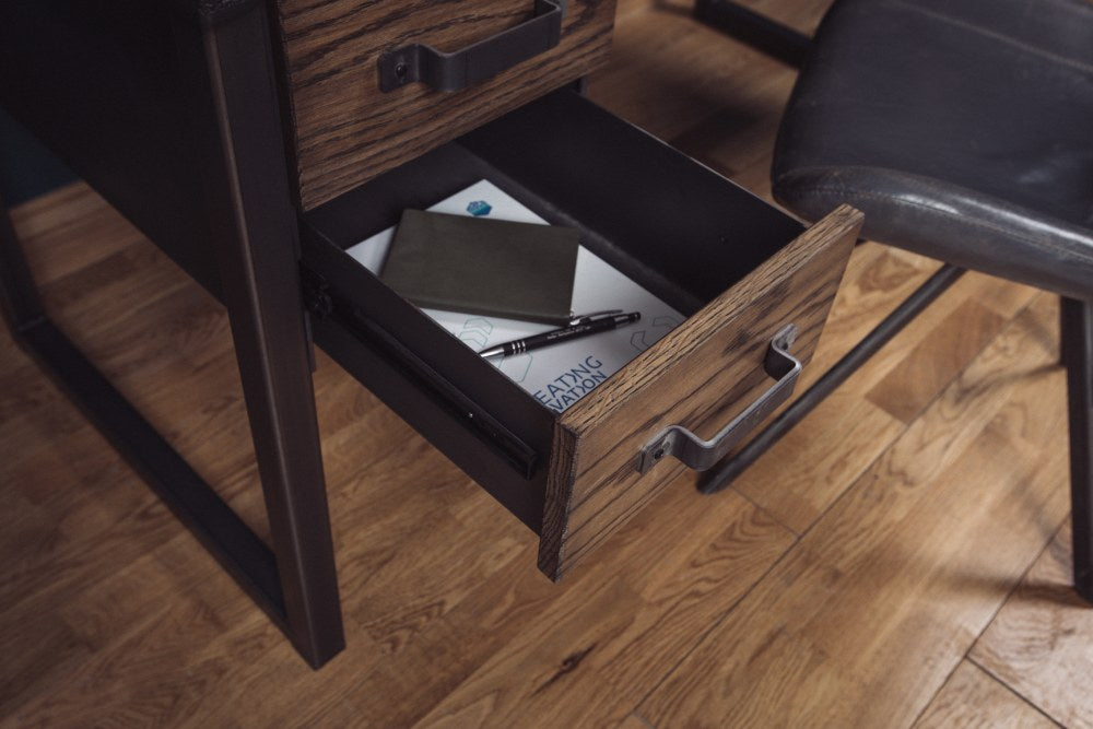 desk made with 2 drawers